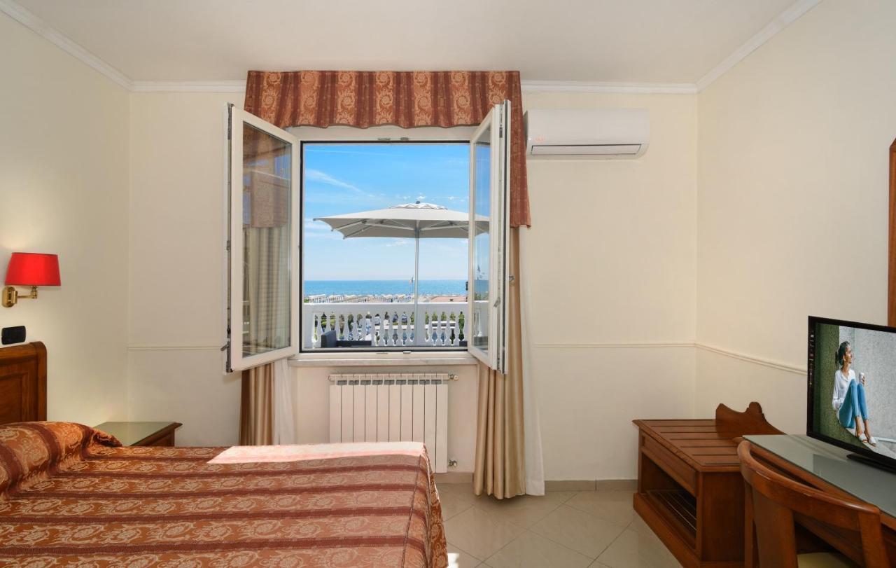 Hotel Coluccini Marina di Pietrasanta Εξωτερικό φωτογραφία