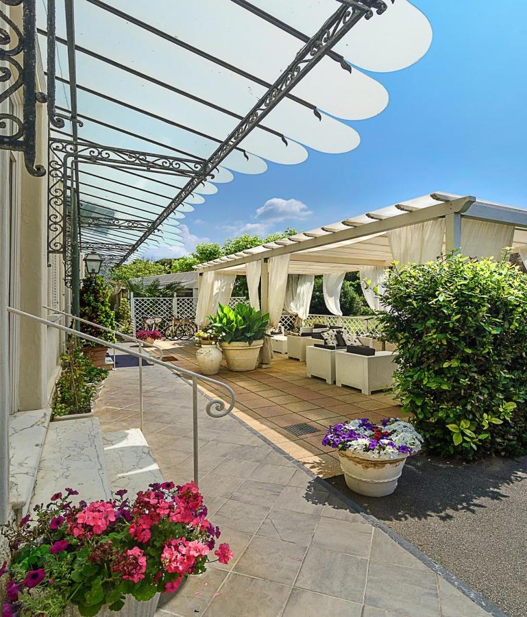 Hotel Coluccini Marina di Pietrasanta Εξωτερικό φωτογραφία