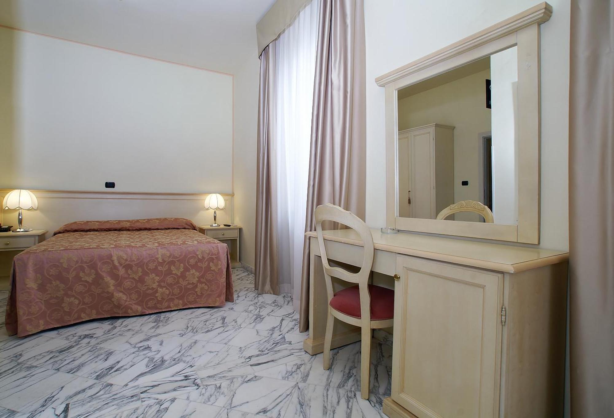 Hotel Coluccini Marina di Pietrasanta Εξωτερικό φωτογραφία