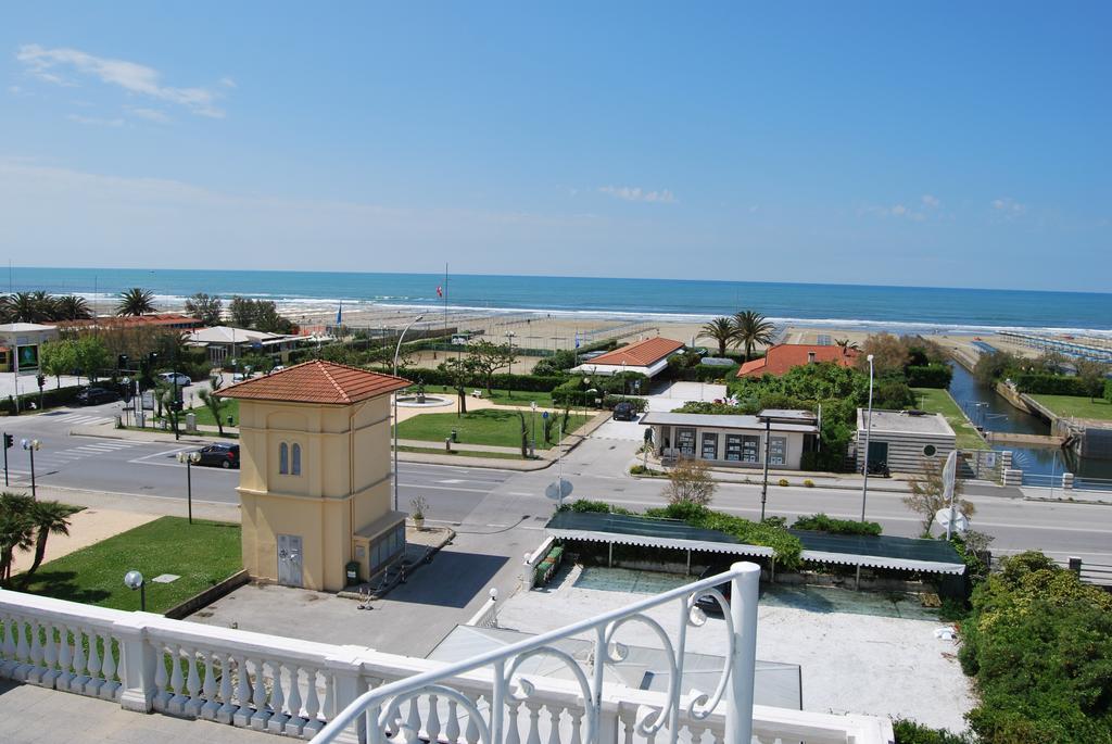 Hotel Coluccini Marina di Pietrasanta Εξωτερικό φωτογραφία