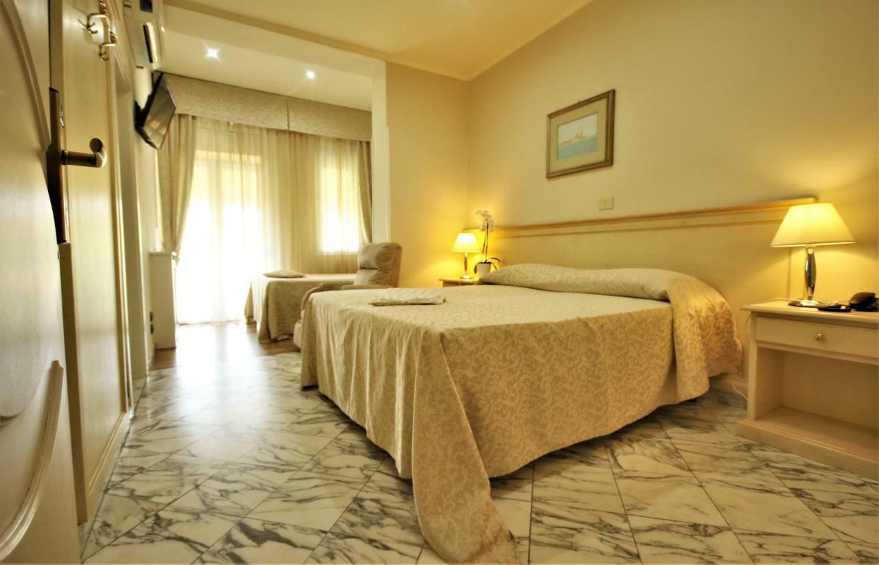 Hotel Coluccini Marina di Pietrasanta Εξωτερικό φωτογραφία