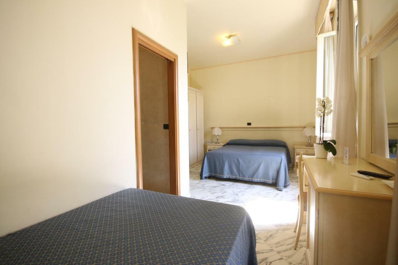 Hotel Coluccini Marina di Pietrasanta Εξωτερικό φωτογραφία