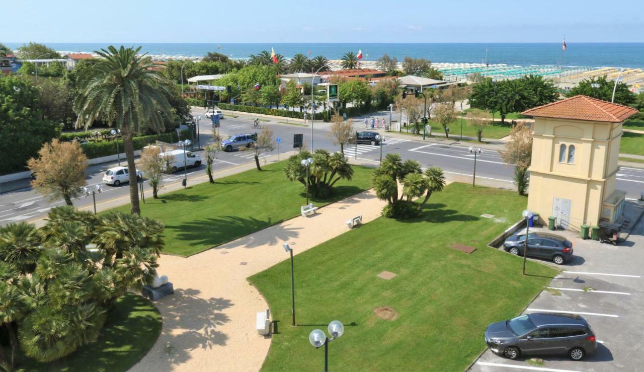 Hotel Coluccini Marina di Pietrasanta Εξωτερικό φωτογραφία